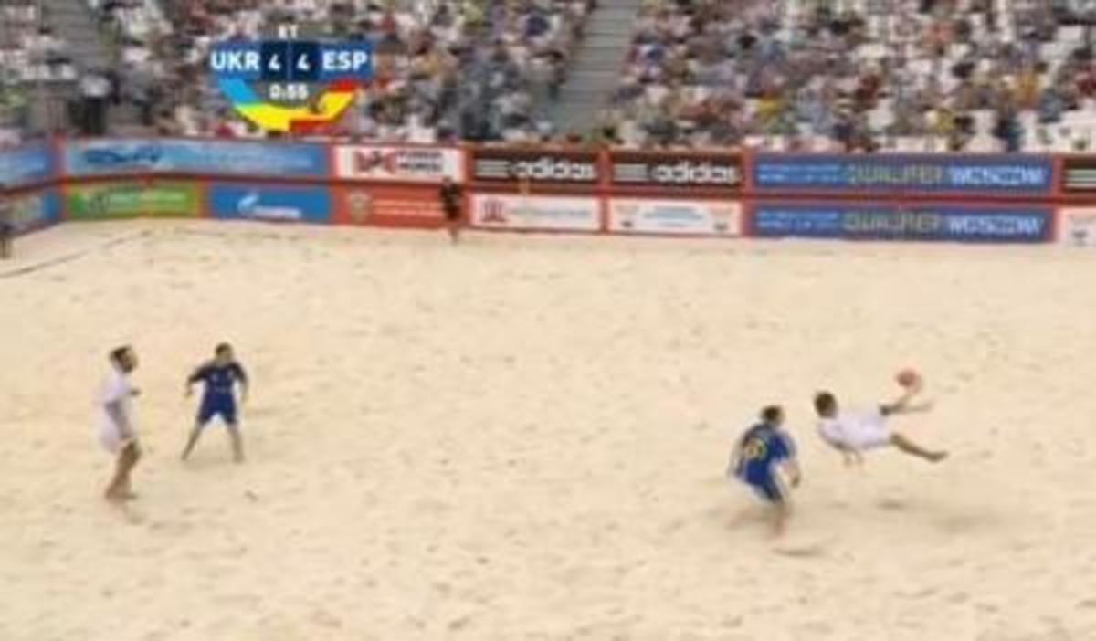 Απίστευτο γκολ σε beach soccer! (VIDEO)