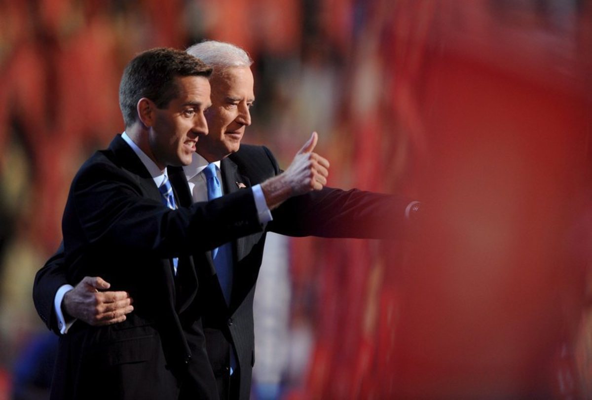 Ράγισαν καρδιές στην κηδεία του Beau Biden – Λύγισε ο αντιπρόεδρος των ΗΠΑ