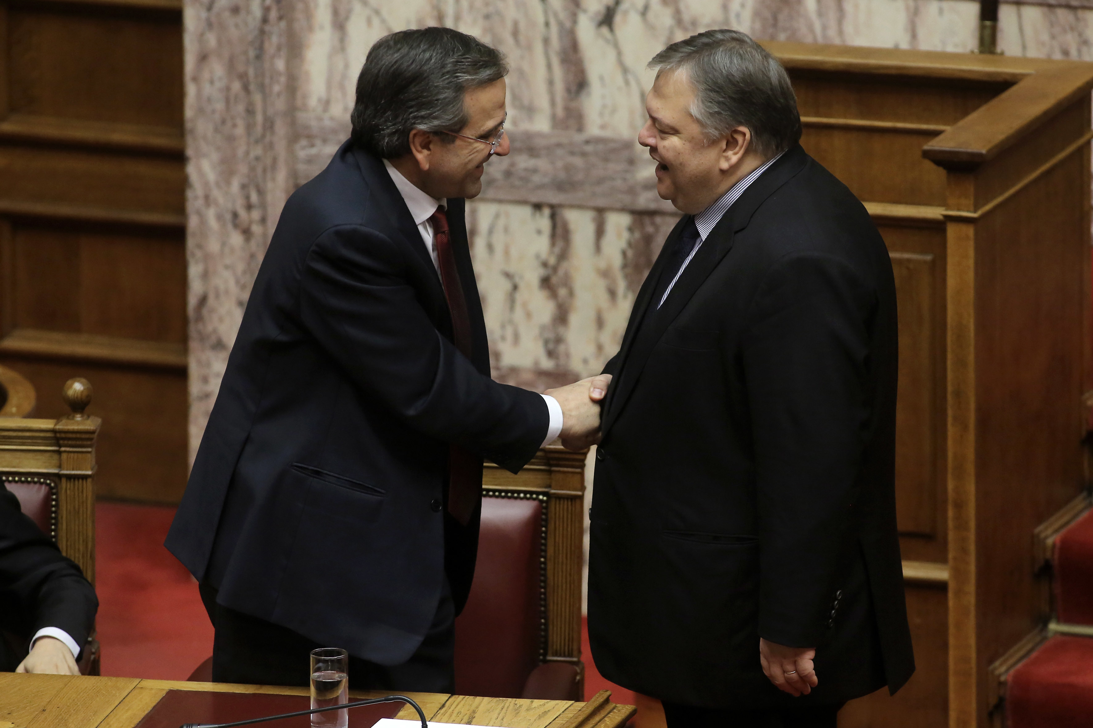 Βενιζέλος σε Σαμαρά:”Είμαι στο πλάϊ σου”