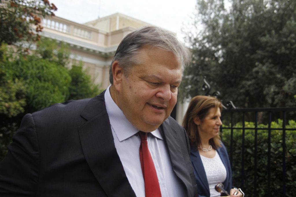Το ΠΑΣΟΚ κατηγορεί τον ΣΥΡΙΖΑ ότι υιοθετεί “γελοίο δημοσίευμα”