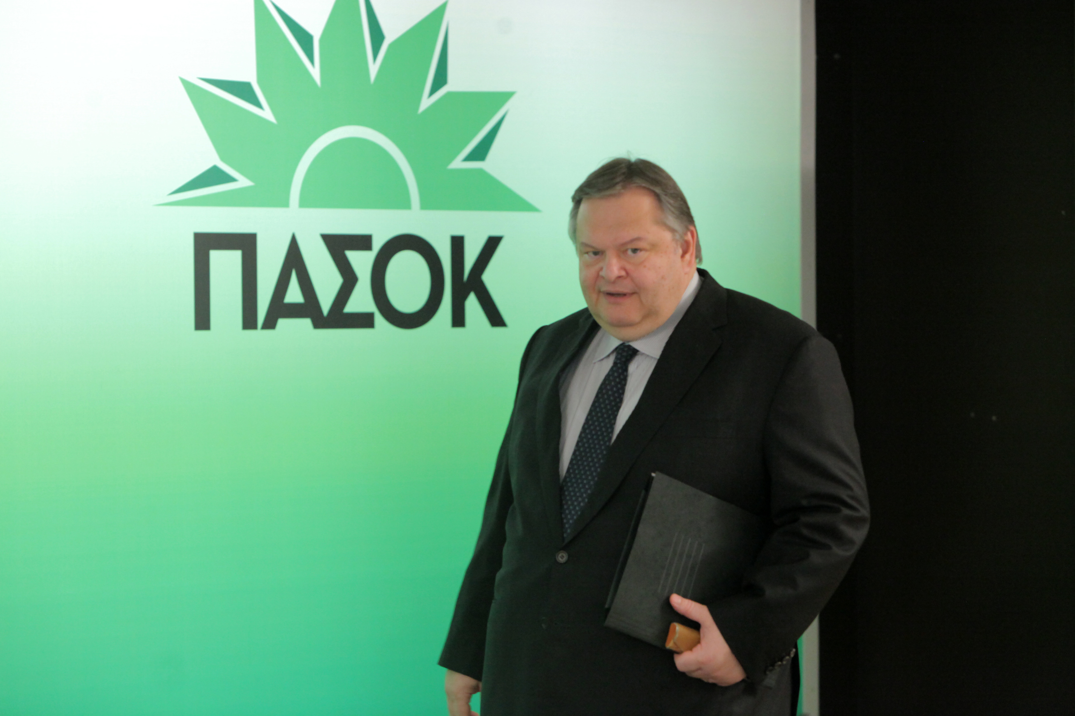 Το ΠΑΣΟΚ απειλεί για το φορολογικό – Οι πέντε προτάσεις