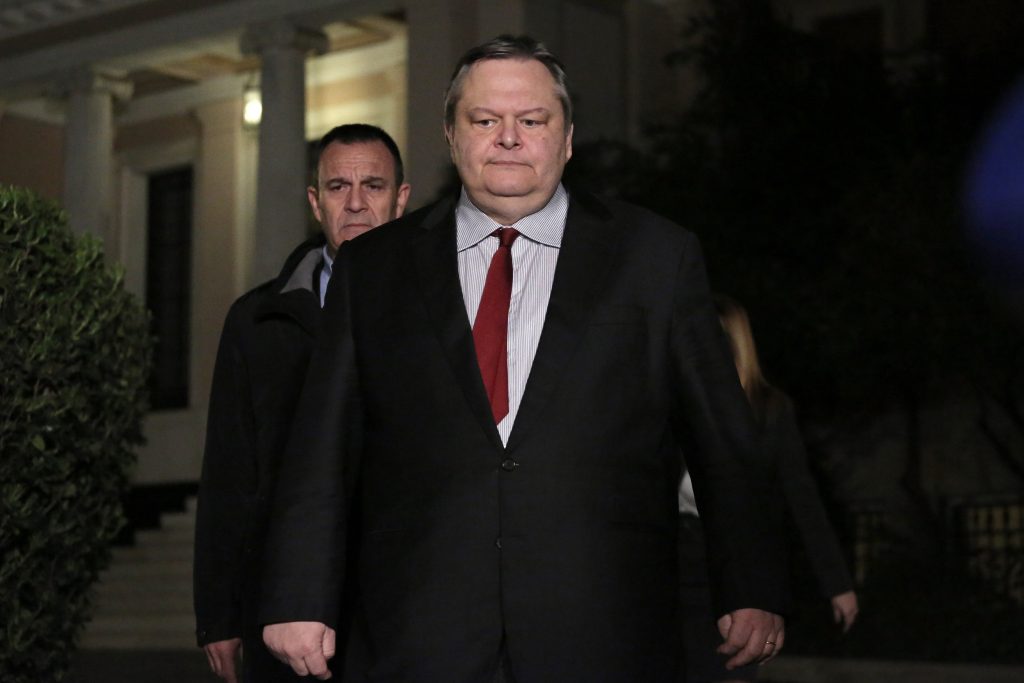 Την Τρίτη στις 10:00 ο Βενιζέλος βλέπει την τρόικα
