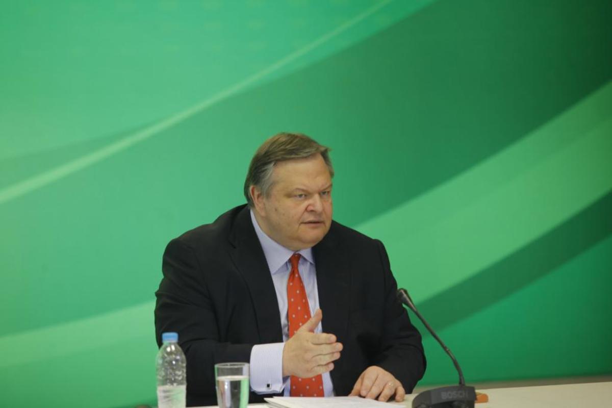 Επιστολή σε Σαμαρά, Τσίπρα, Καμμένο και Κουβέλη έστειλε ο Βενιζέλος