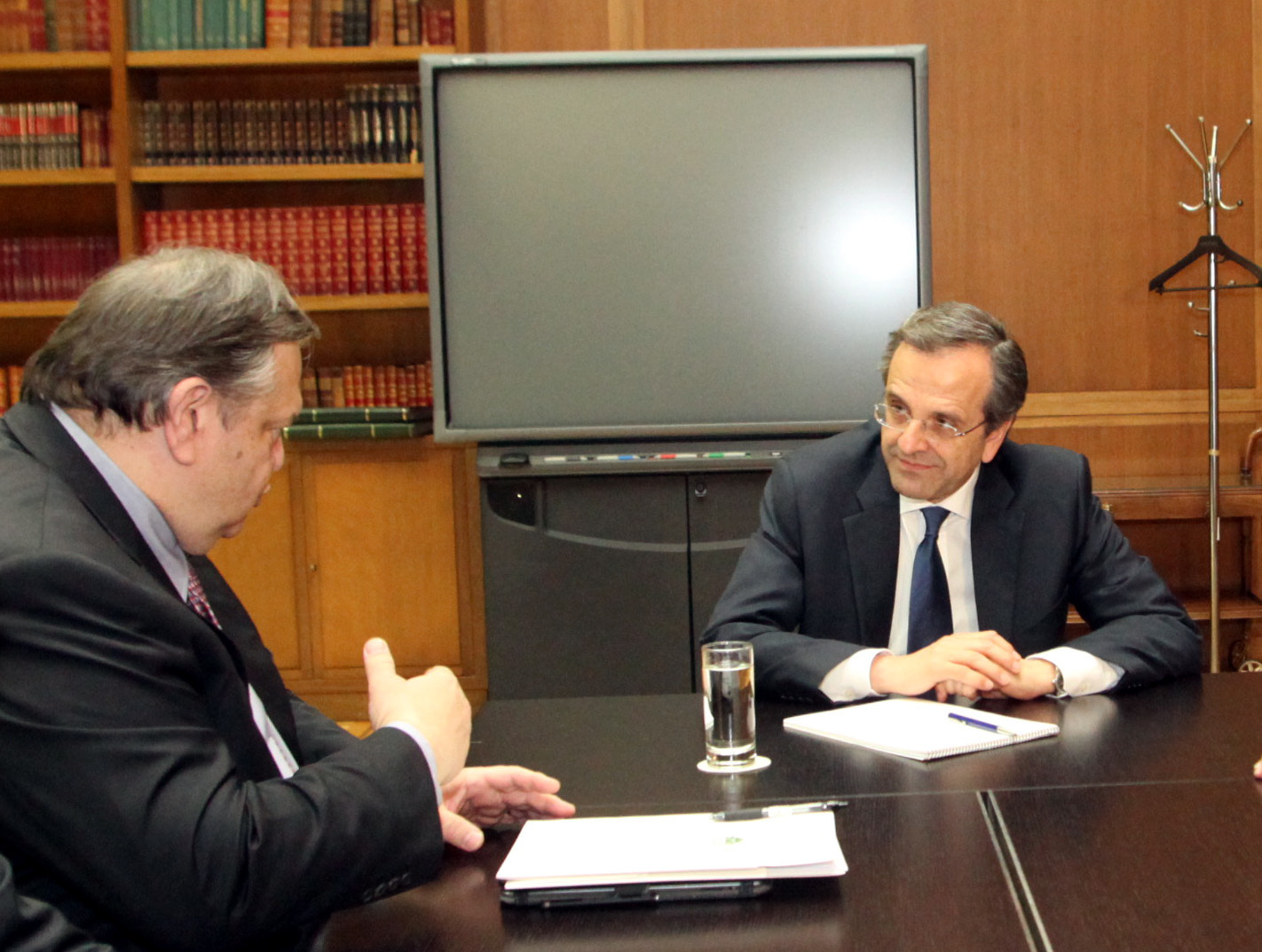 Τεχνοκράτες στο Άμυνας και στο Εξωτερικών βάζει ο Βενιζέλος