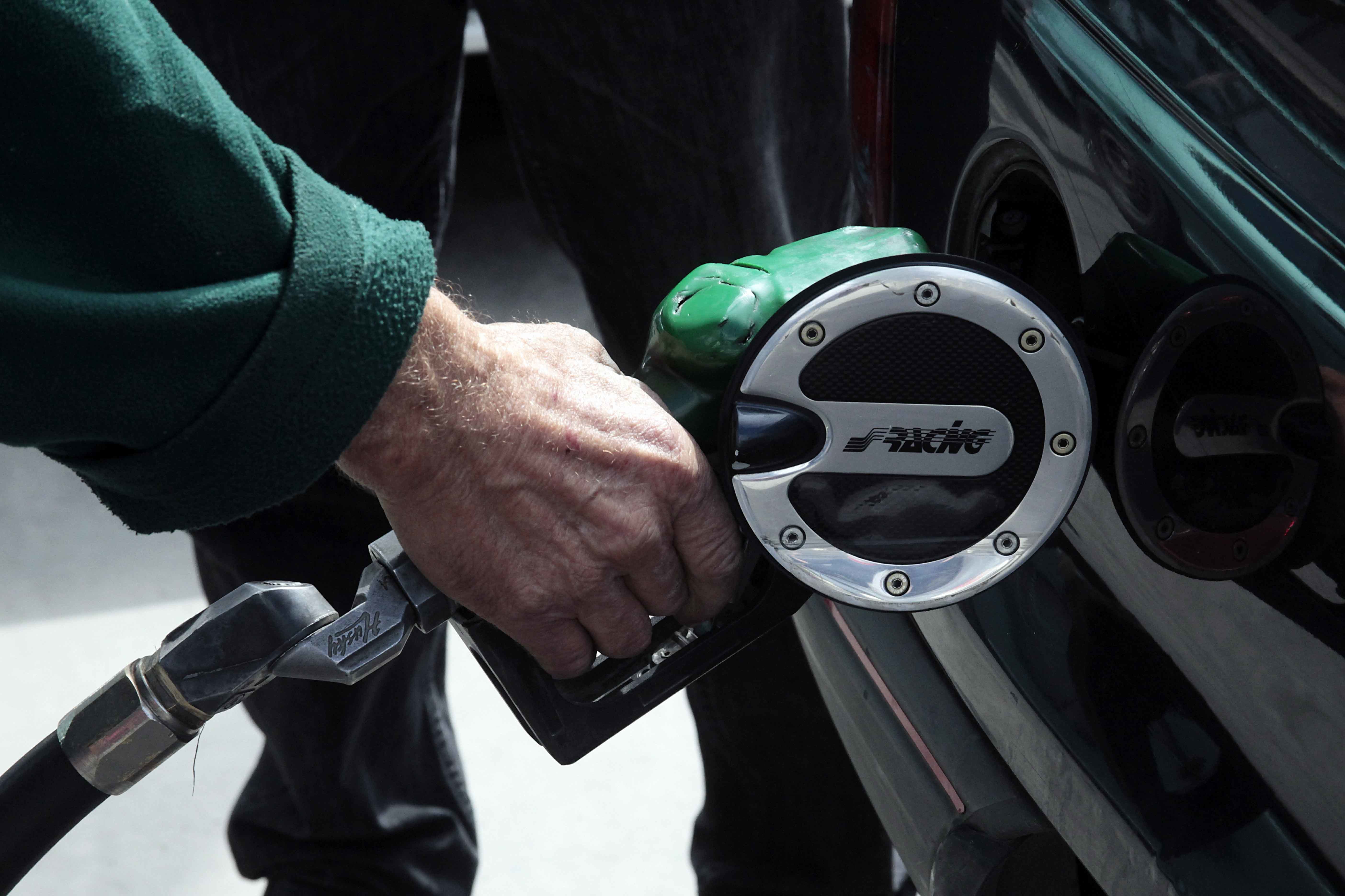 Με ρόπαλα λήστεψαν βενζινάδικο