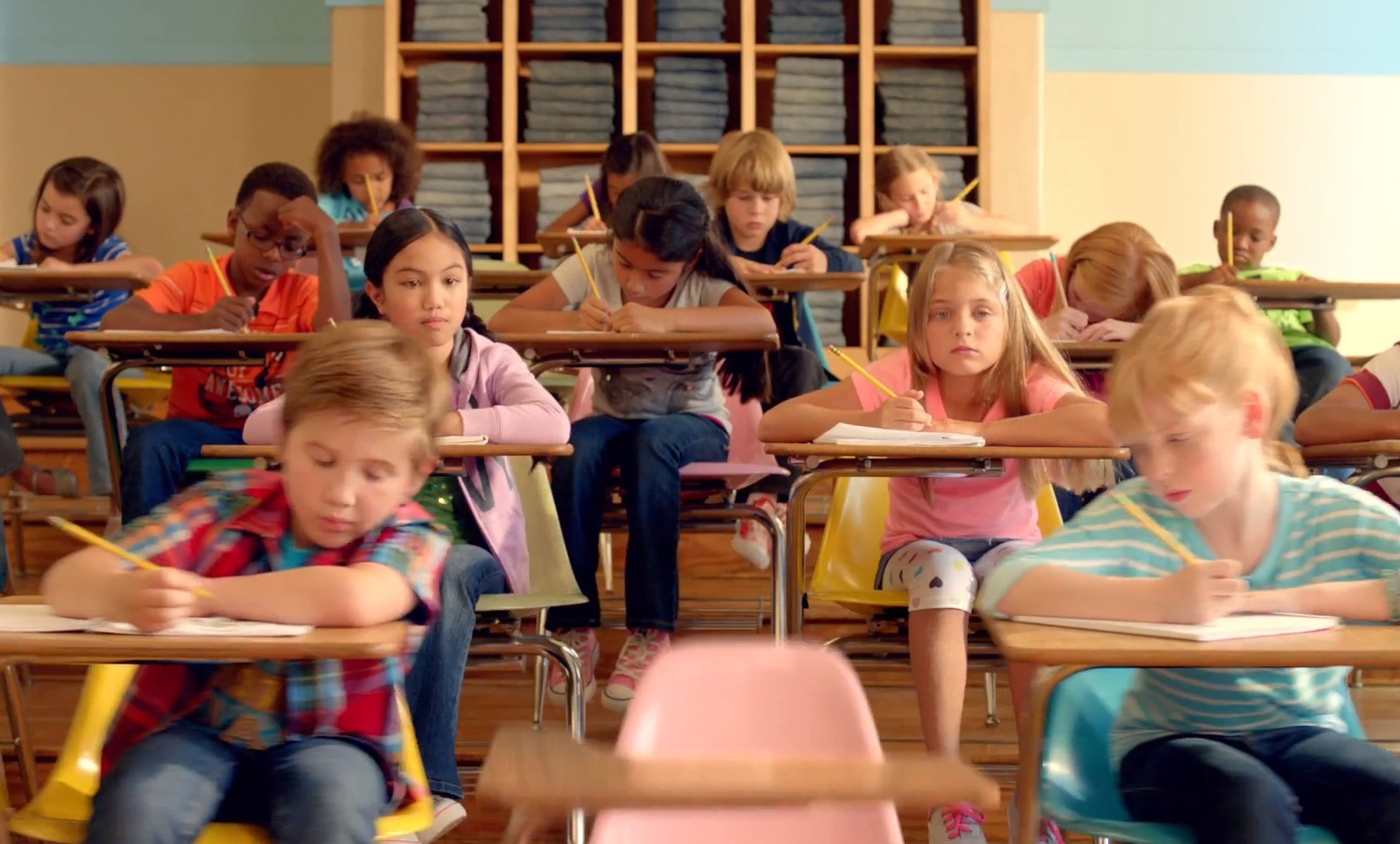 Δύο πρωταγωνιστές του Μπέβερλι Χιλς συναντήθηκαν σε διαφήμιση για παιδικά ρούχα!