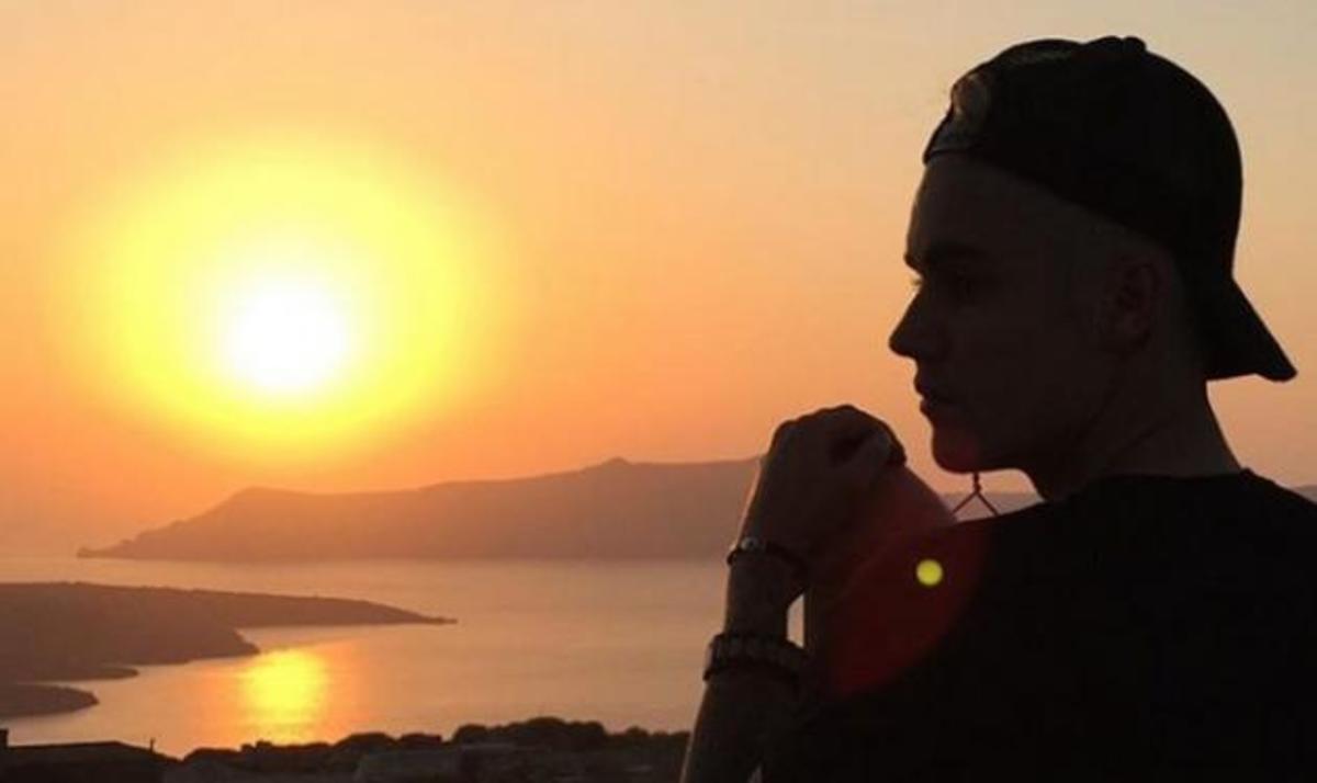 Στη Σαντορίνη ο Justin Bieber! Δείτε φωτογραφίες