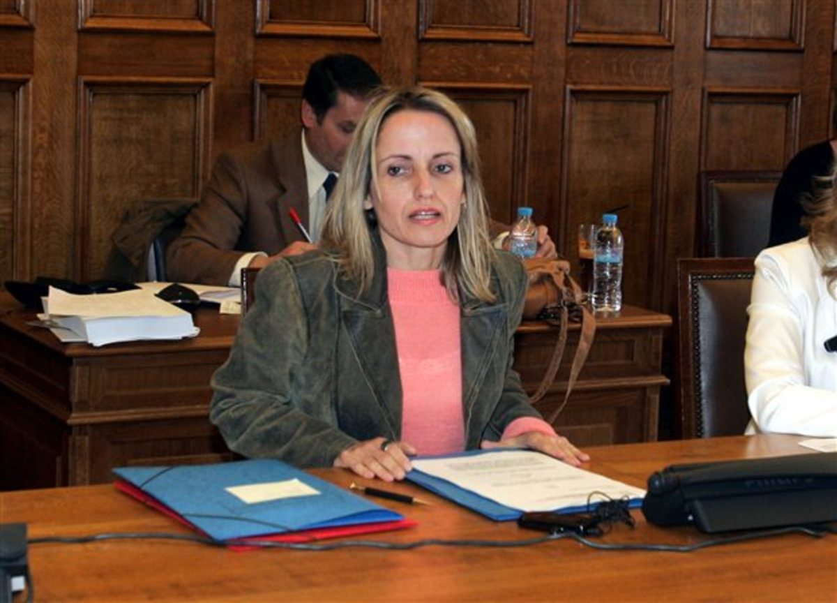 Δημοσιουπαλληλική γκάφα διατηρεί υπουργό την Τίνα Μπιρμπίλη!