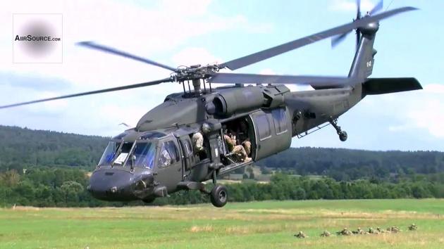 Ελικόπτερο τύπου UH-60 Blackhawk καρφώθηκε σε γήπεδο του γκόλφ!