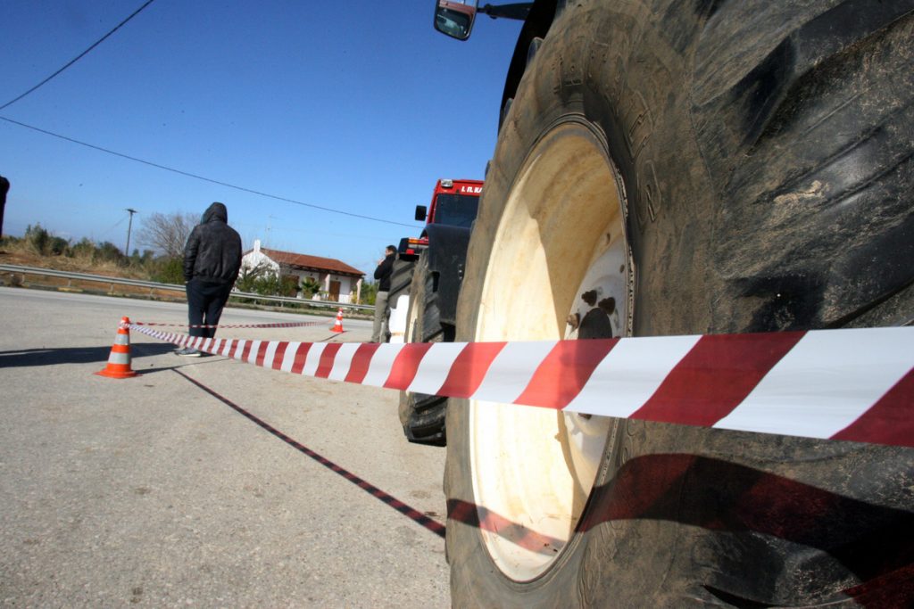 Νέο μπλόκο αγροτών στην Αρκαδία – Κλειστά για δυο ώρες έμειναν τα διόδια του Ισθμού
