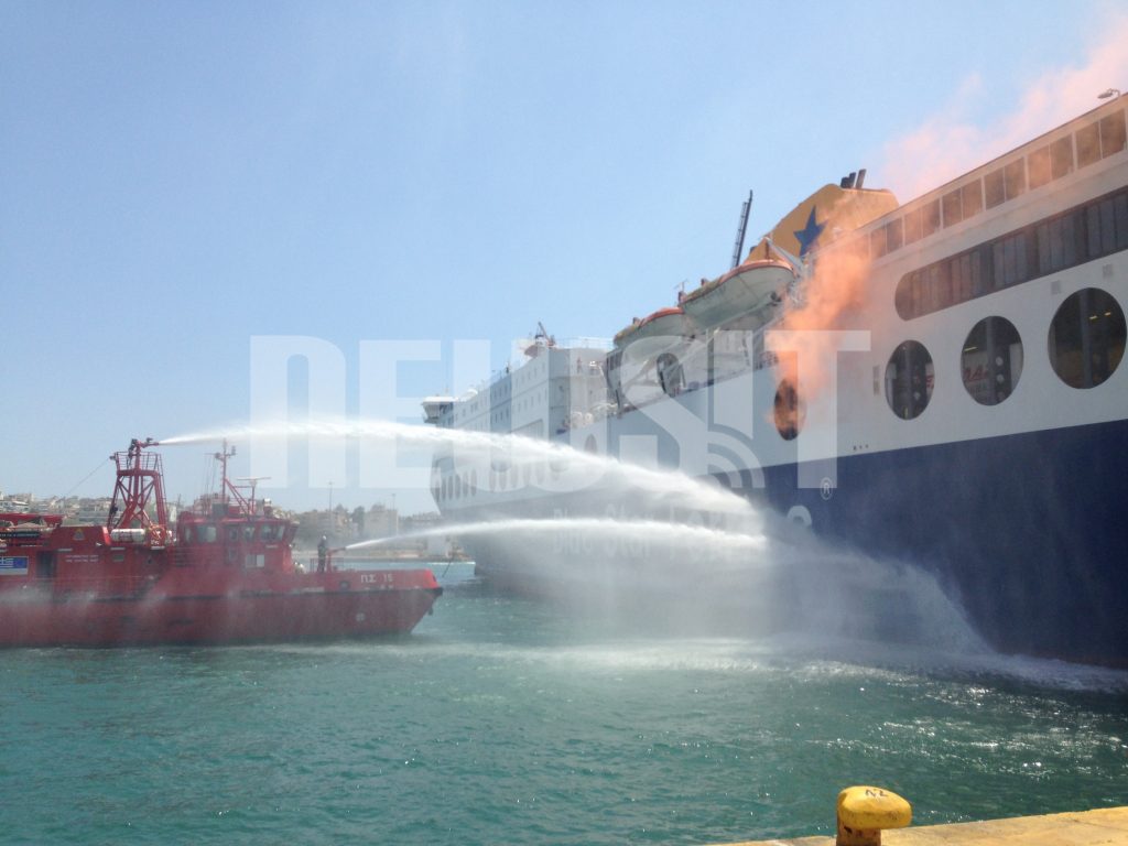 Μεγάλη άσκηση της Πυροσβεστικής και του Λιμενικού στο πλοίο Blue Star 2 - ΦΩΤΟ NEWSIT