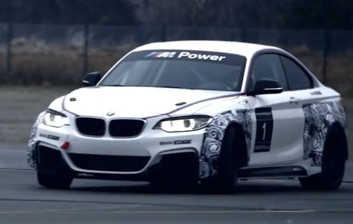 Video: Η αγωνιστική BMW M235i σε δράση στην πίστα