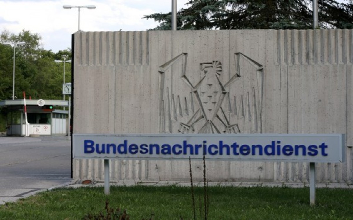Spiegel: Οι γερμανικές μυστικές υπηρεσίες κατασκόπευαν την Ελληνική πρεσβεία στο Βερολίνο