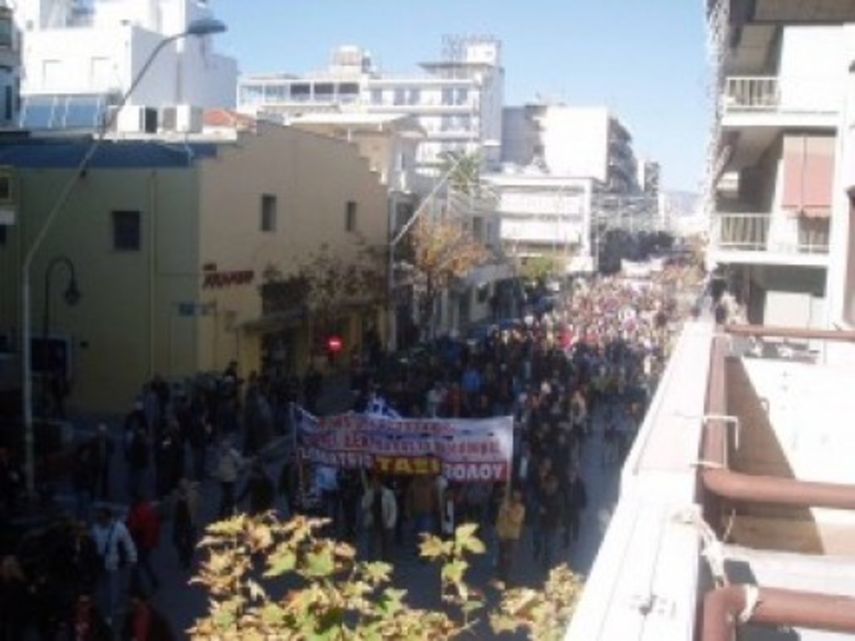 Βόλος: Πέταξαν πέτρες στα γραφεία του ΛΑΟΣ