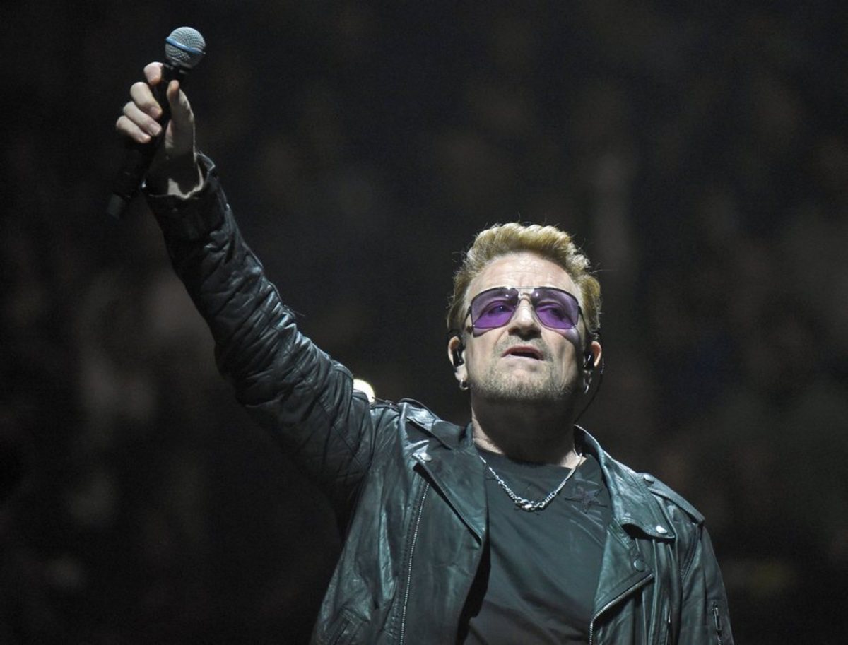 Τρομοκρατικές επιθέσεις στο Παρίσι: Οι U2 πήγαν στο θέατρο Μπατακλάν (ΦΩΤΟ)