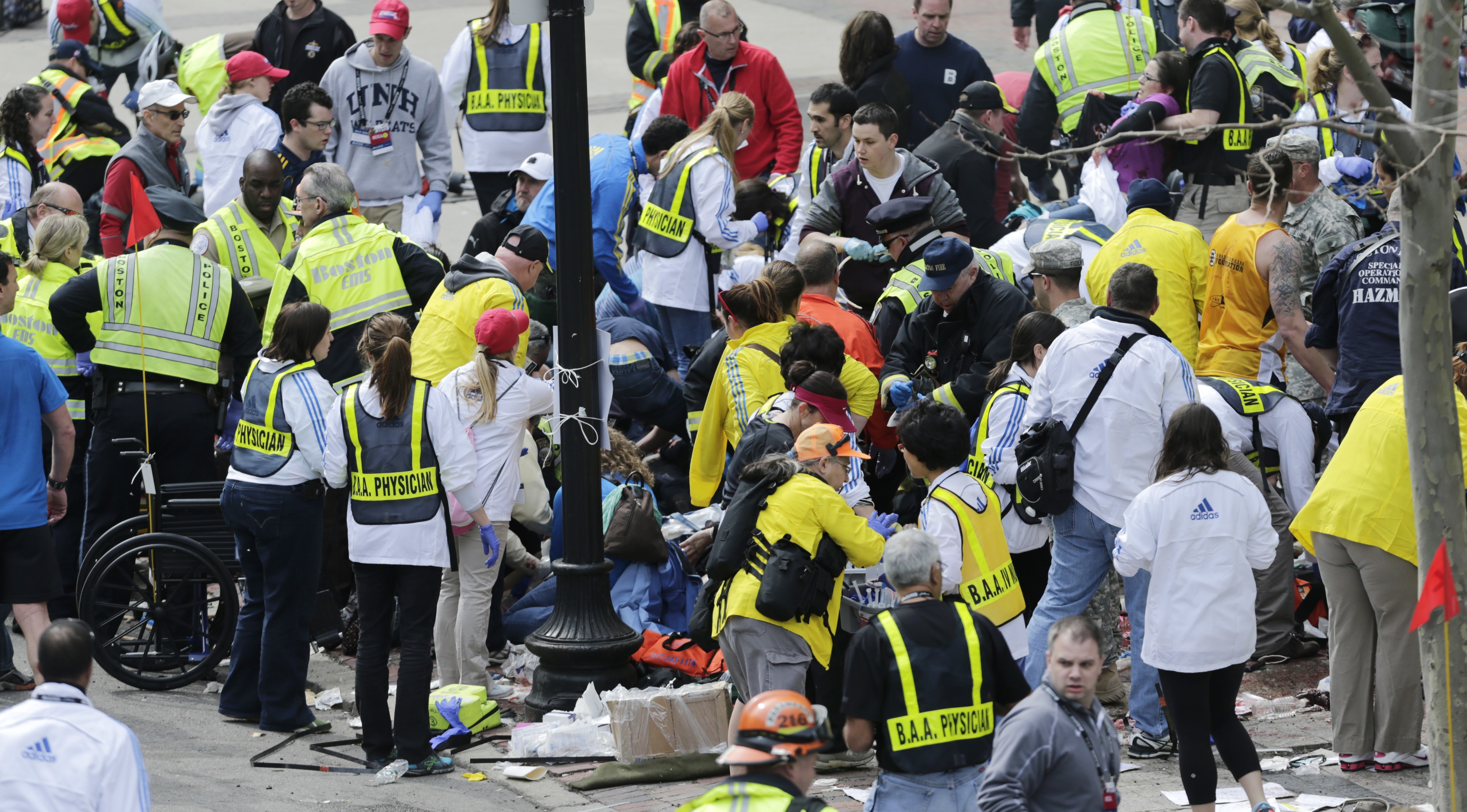 17 апреля 2013. Марафон в Бостоне в 2013 братья Царнаевы. Бостонский марафон 2013 взрыв.