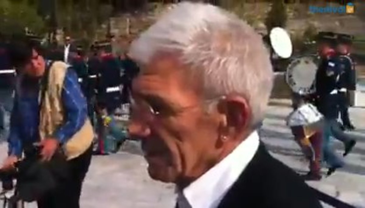 “Ή αυτοί ή εγώ”