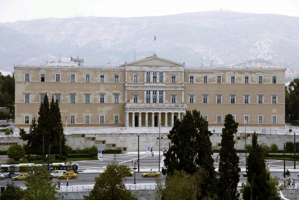 Μπροστά η ΝΔ – Ενας στους δύο δεν θέλει εκλογές