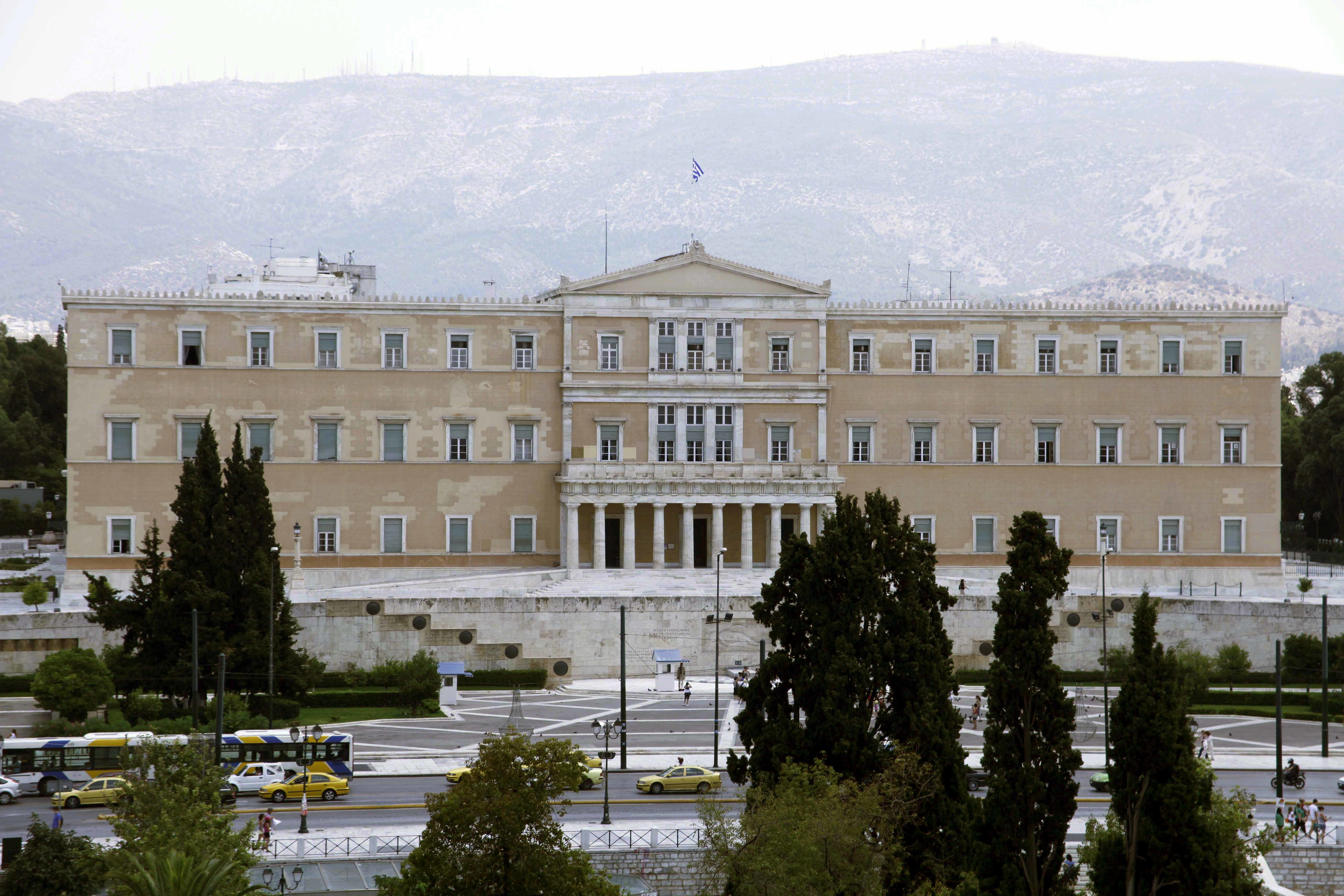 Μπροστά η ΝΔ – Ενας στους δύο δεν θέλει εκλογές