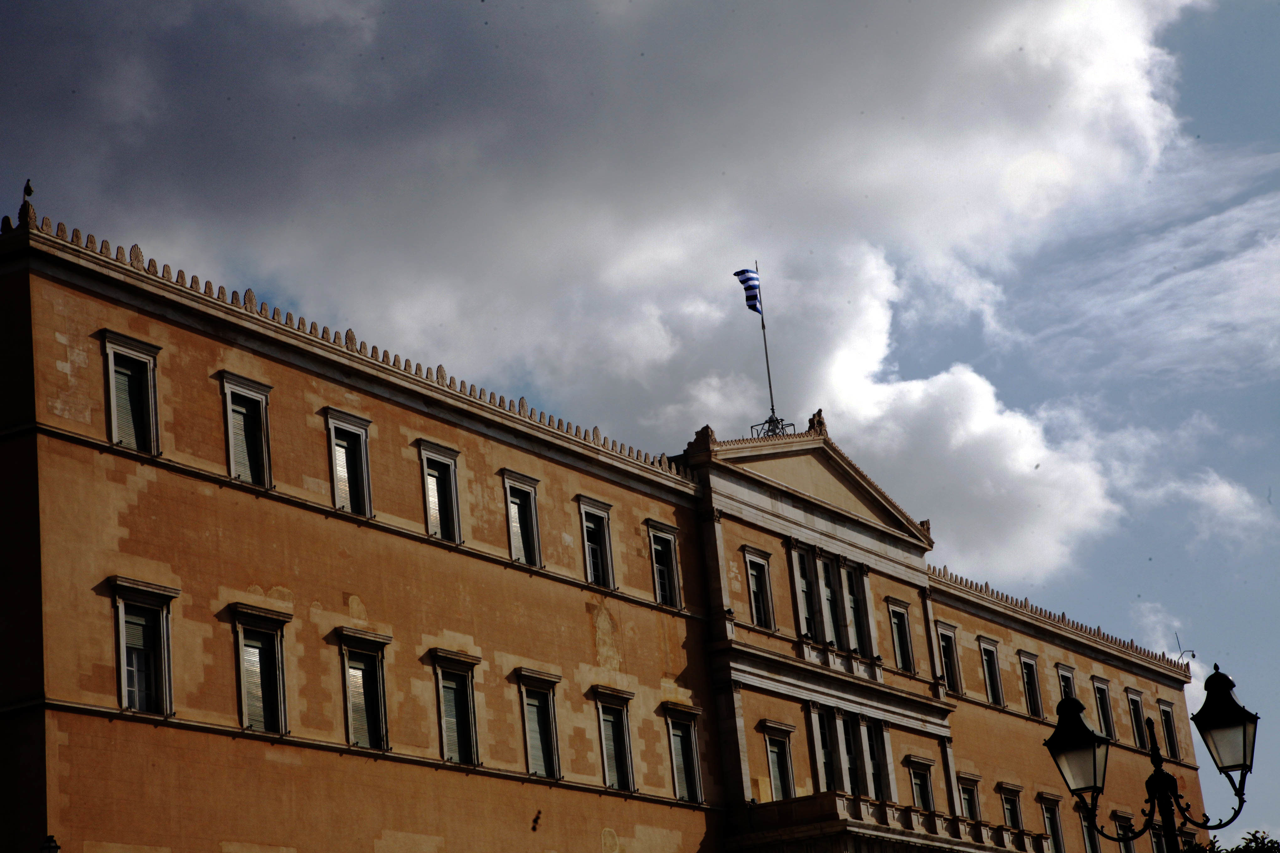 Ακυβέρνητη η Ελλάδα – Διορισμένος δικαστής θα λάβει κρίσιμες αποφάσεις για οικονομία – Σκόπια