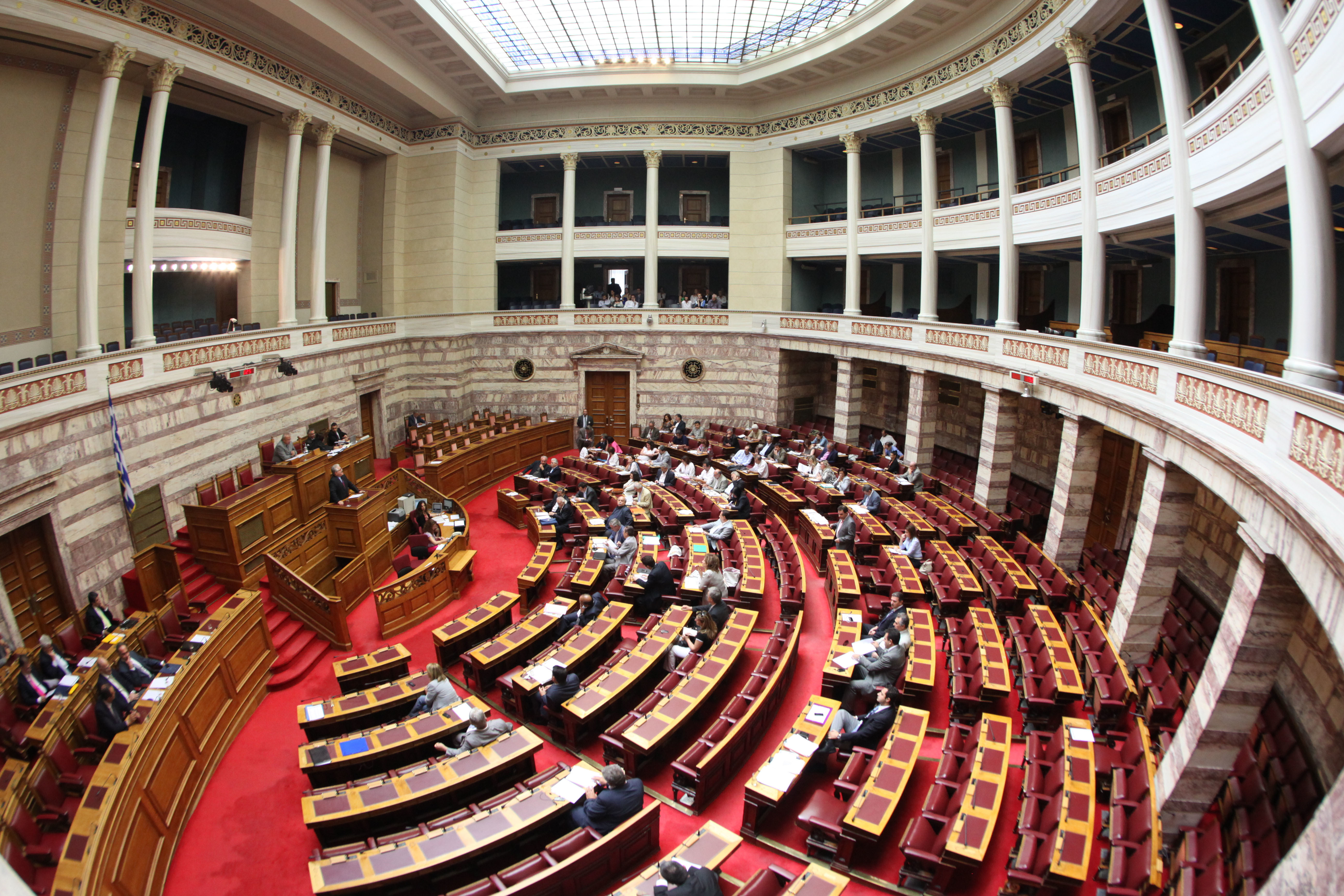 Με νόμο – σκούπα ψηφίζονται τα μέτρα των 11,5 δισ. ευρώ