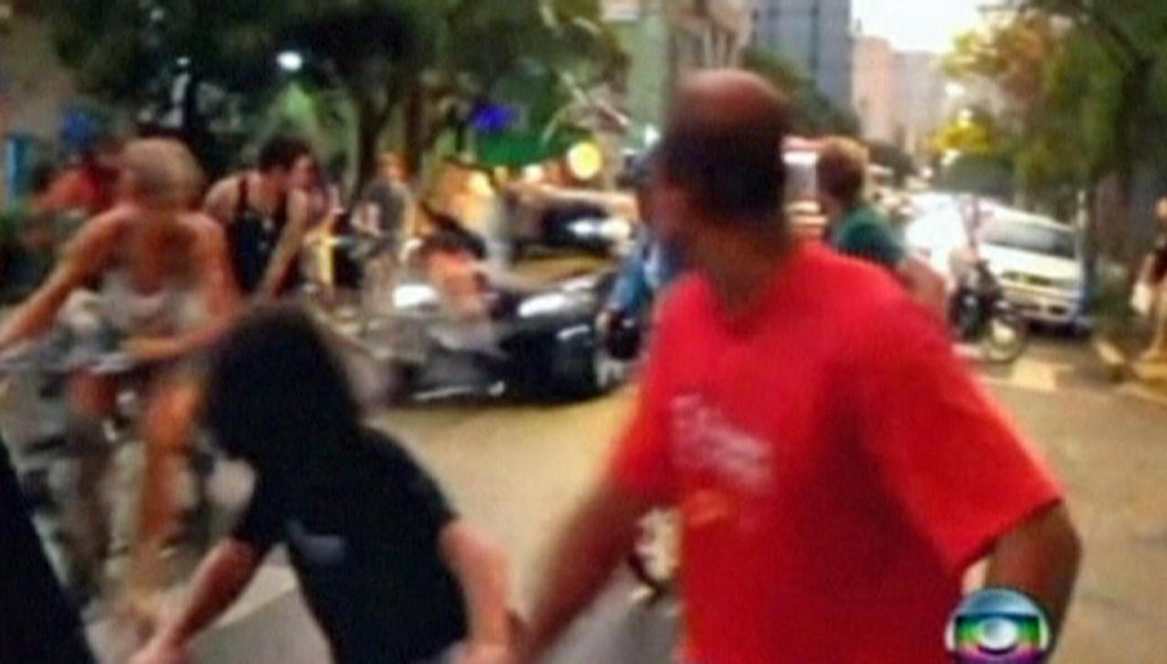 Αυτοκίνητο “θέρισε” ποδηλάτες – Σοκαριστικό βίντεο