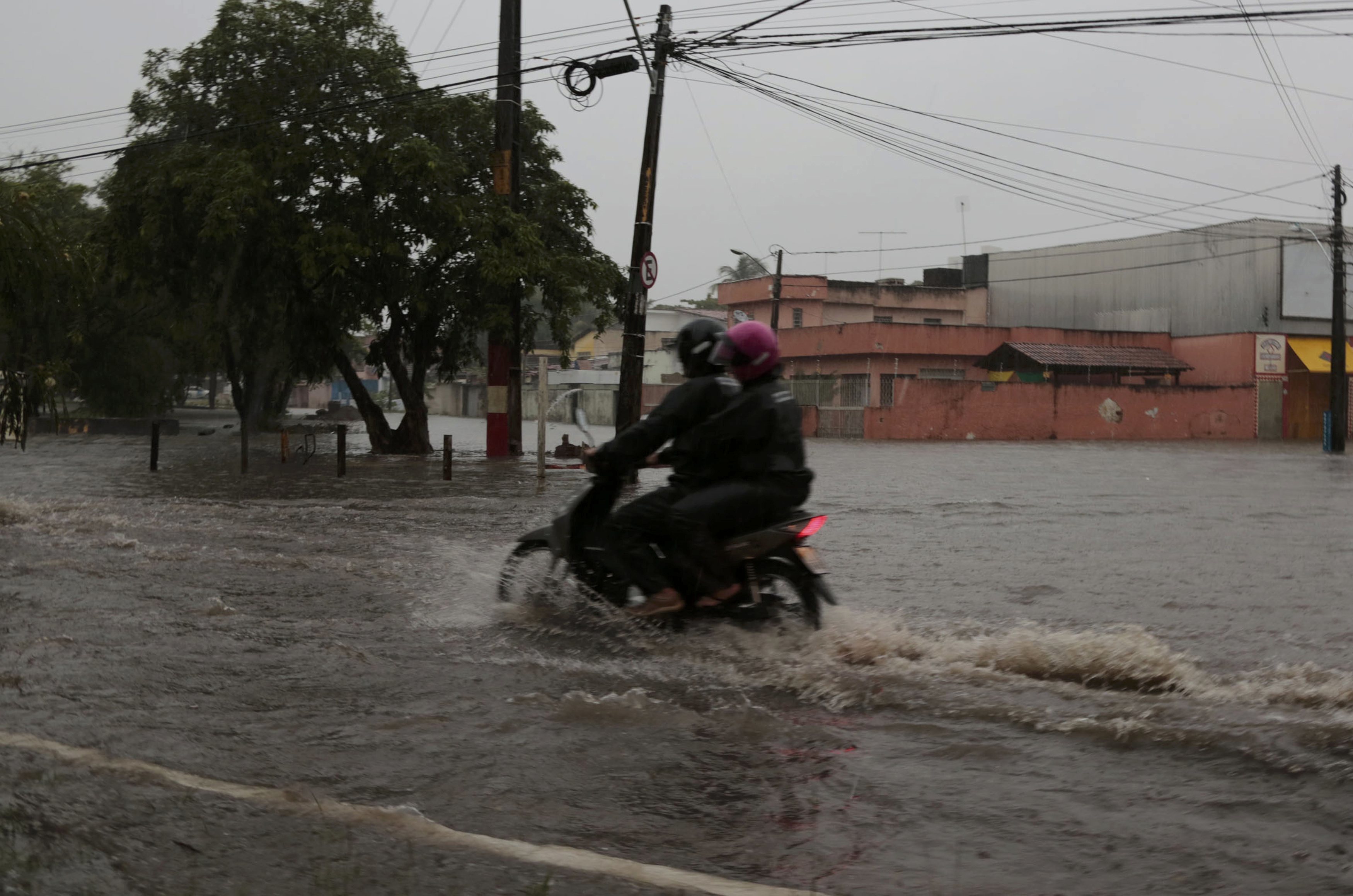 Βραζιλία: 6000 άνθρωποι έφυγαν από τα σπίτια τους λόγω πλημμυρών