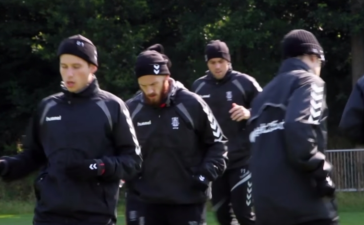 ΠΑΟΚ – Μπρόντμπι: Προπόνηση με μπουφάν για τη…ζέστη της Ελλάδας! (VIDEO)