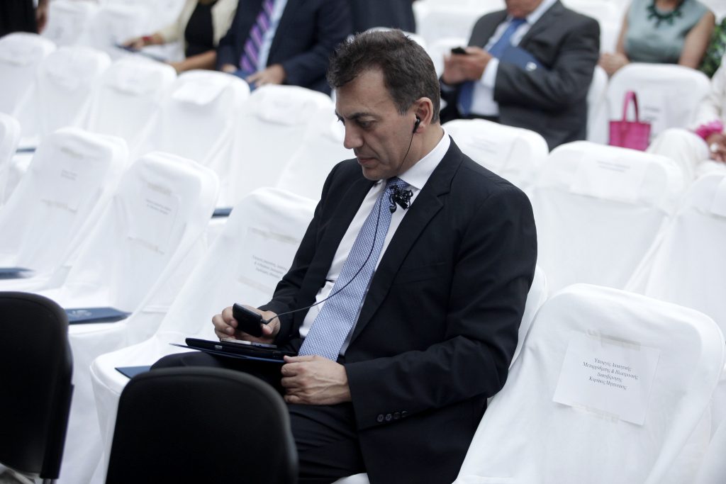 Την Παρασκευή η τρόικα στον Βρούτση με στόχο τους συνδικαλιστές