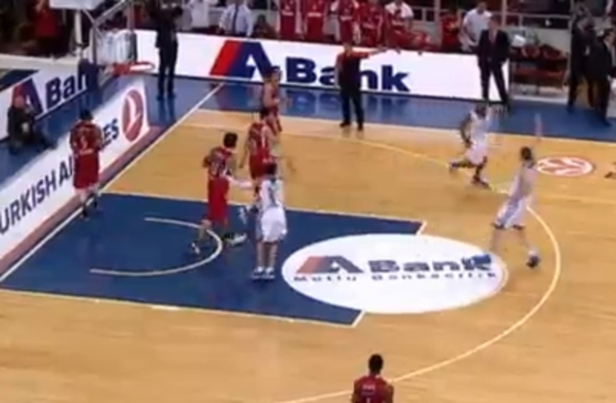 Εντυπωσιακό το TOP 10 των buzzer-beaters στην Ευρωλίγκα (VIDEO)