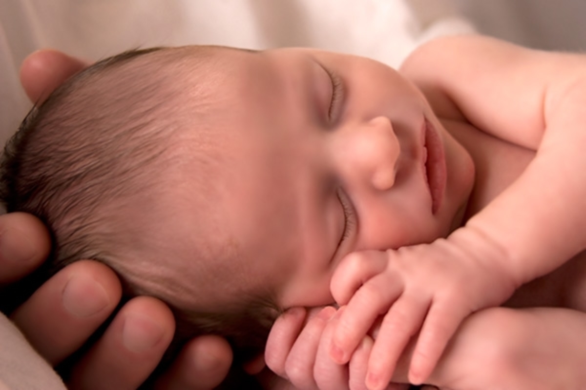 Προσφορές στα μαιευτήρια – Βουτιά 15% στις γέννες λόγω κρίσης!