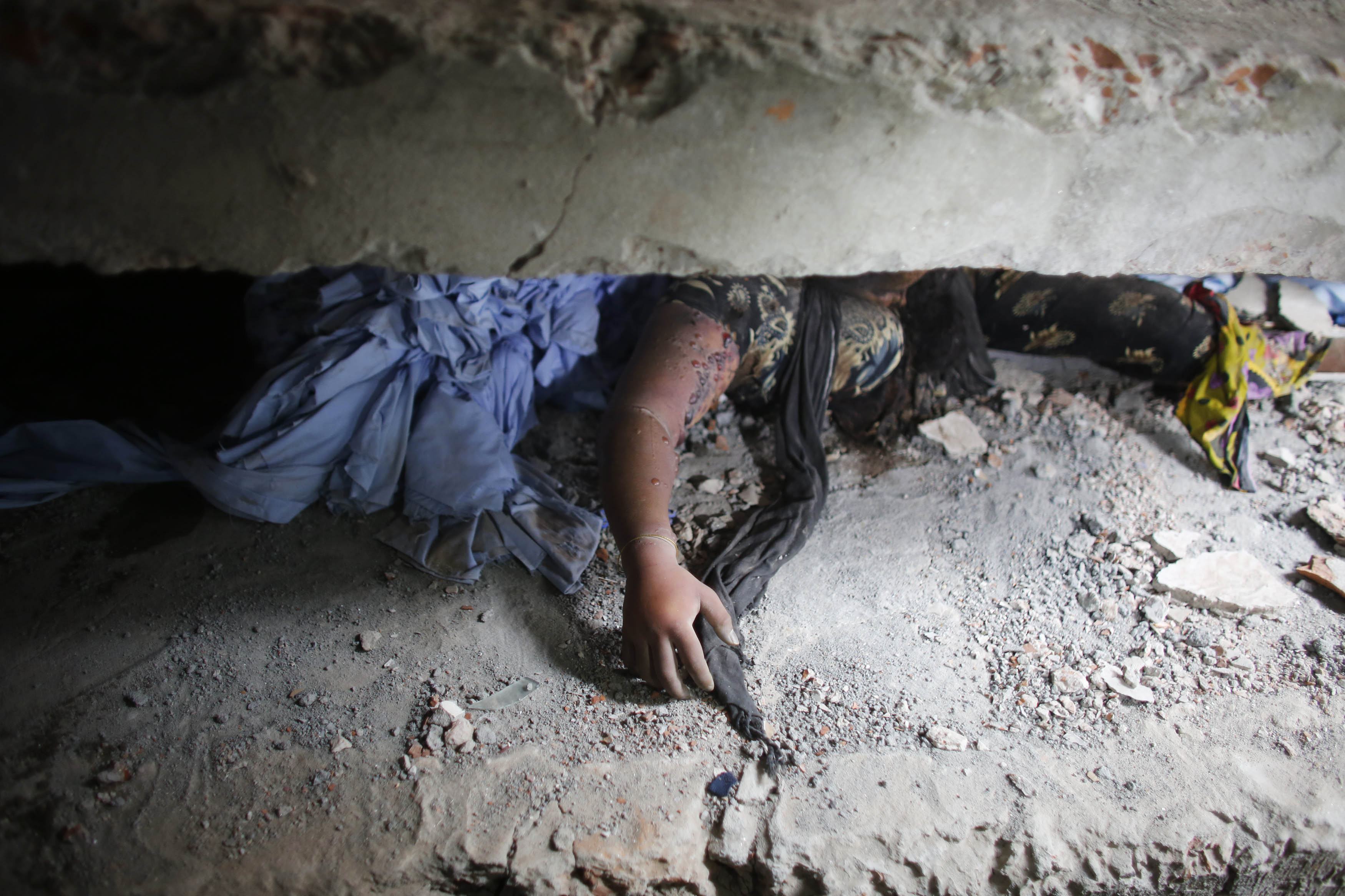 Μπαγκλαντές: 165 οι νεκροί από κατάρρευση κτιρίου – Συγκλονιστικές φωτό