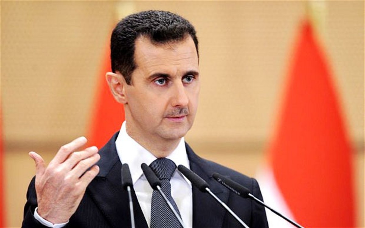 Αιφνιδιαστική δημόσια εμφάνιση του Σύρου προέδρου – Συνεχίζονται οι βομβαρδισμοί στη Δαμασκό