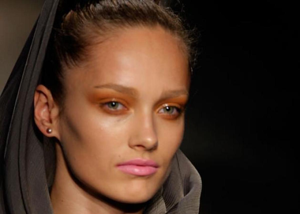 Donna Karan: αποχωρεί και θυμόμαστε τα καλύτερα beauty looks του οίκου της!
