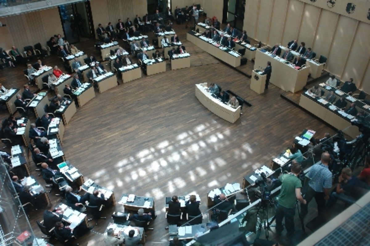 Η γερμανική Άνω Βουλή “μπλοκάρει” προσωρινά την εφαρμογή του Δημοσιονομικού Συμφώνου