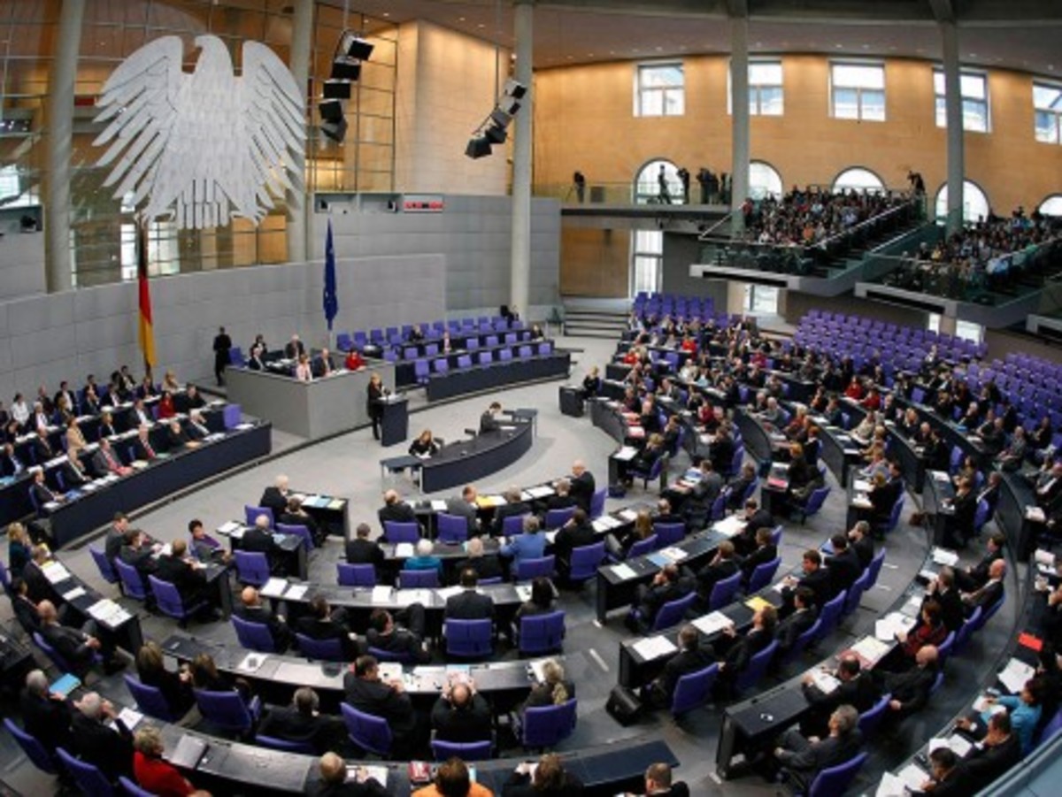 Eurogroup: Γερμανός τα “χώνει” στον Σόιμπλε!