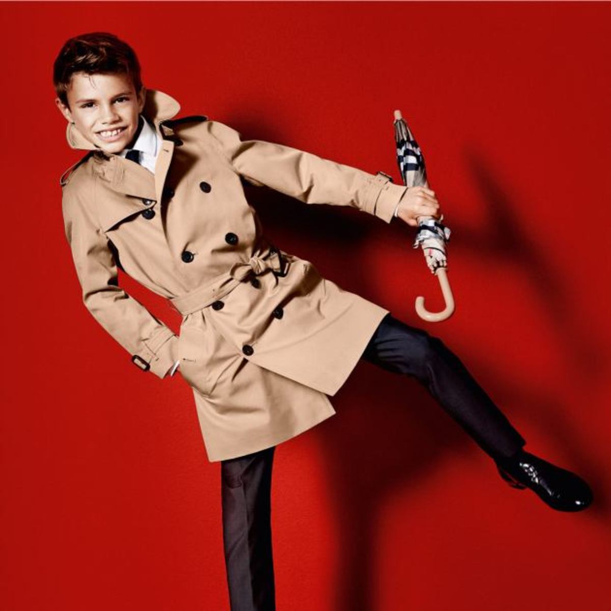 Burberry: Η καμπάνια με κεντρικό πρόσωπο τον Romeo Beckham!