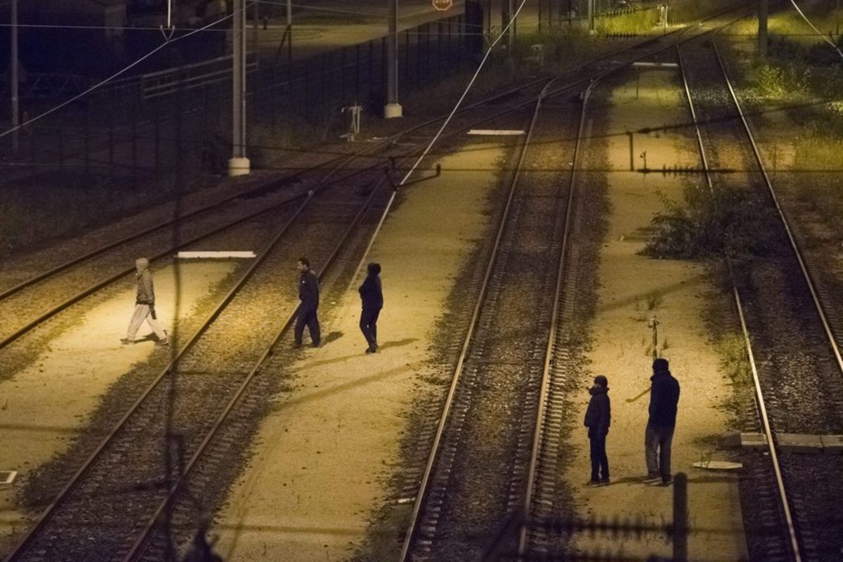 Φρικτός θάνατος! Αμαξοστοιχία παρέσυρε πρόσφυγα στη σήραγγα της Μάγχης