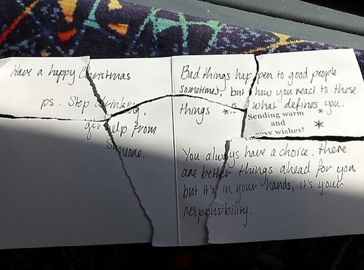 Το συγκλονιστικό μήνυμα χριστουγεννιάτικης κάρτας που έκανε κομματάκια ο παραλήπτης