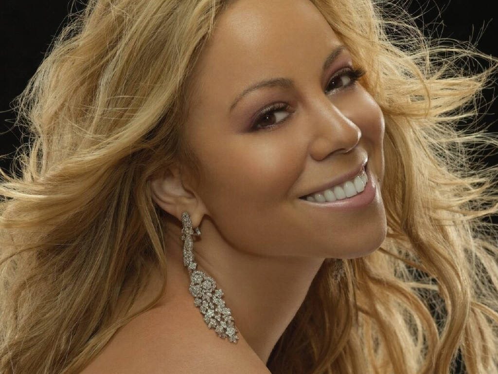 Τι κάνει η Mariah Carey στο X-Factor;