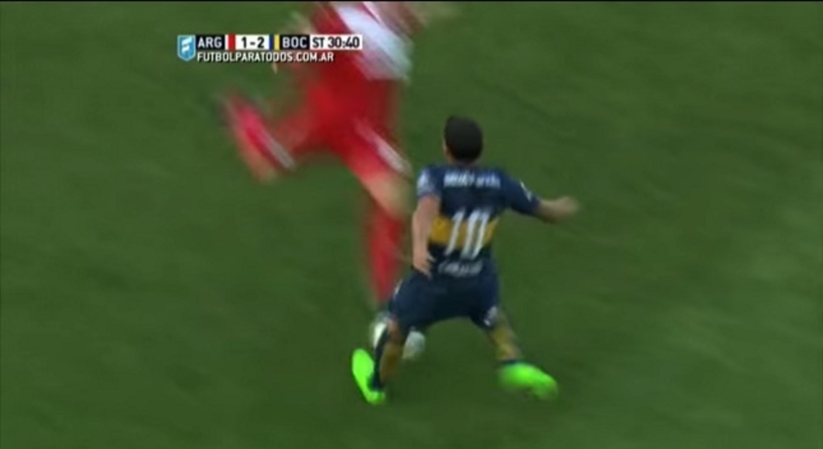 Ο Τέβεζ έσπασε το πόδι αντιπάλου του! (VIDEO)