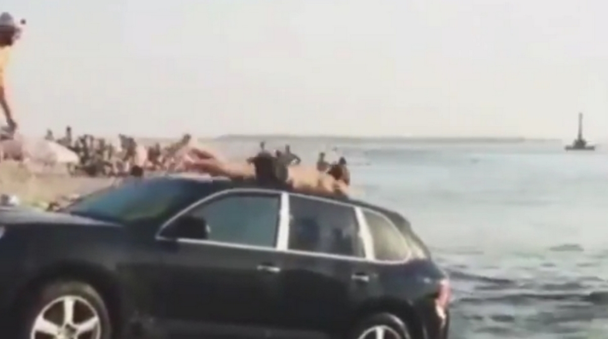 Τρελάθηκαν! Χρησιμοποιούν Porsche Cayenne σαν βατήρα για βουτιές (ΒΙΝΤΕΟ)