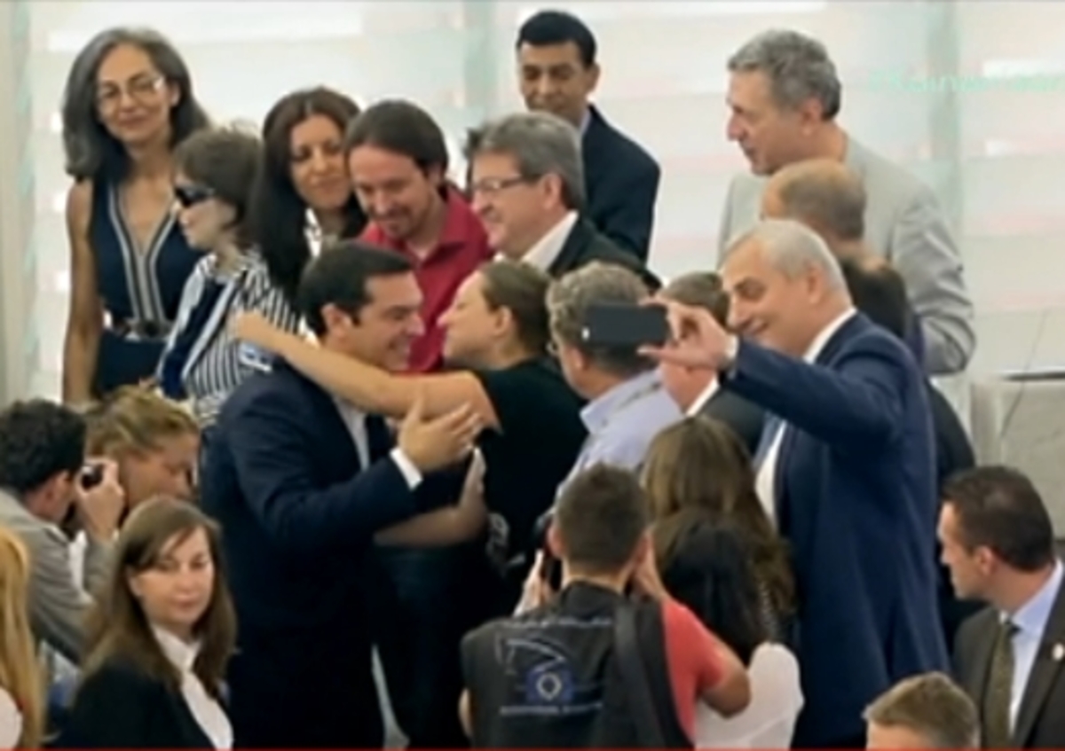 Χαμογελαστός ο Αλέξης Τσίπρας