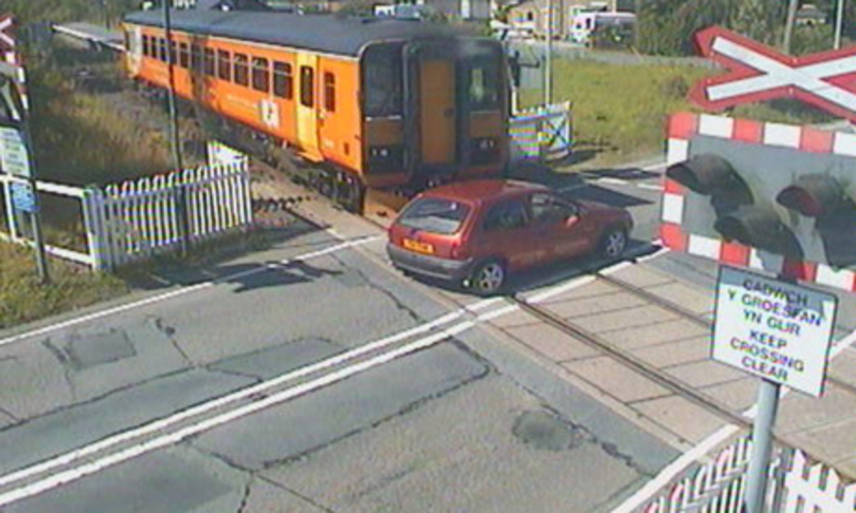 Ρισκάρουν τη ζωή τους για να κερδίσουν λίγο χρόνο – Δείτε συγκλονιστικό video