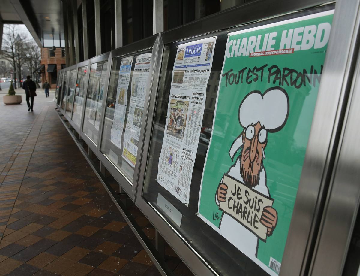 Ιδρυτικό μέλος του Charlie Hebdo σπιλώνει τη μνήμη του εκδότη: Έσυρε την ομάδα του στον θανάτο