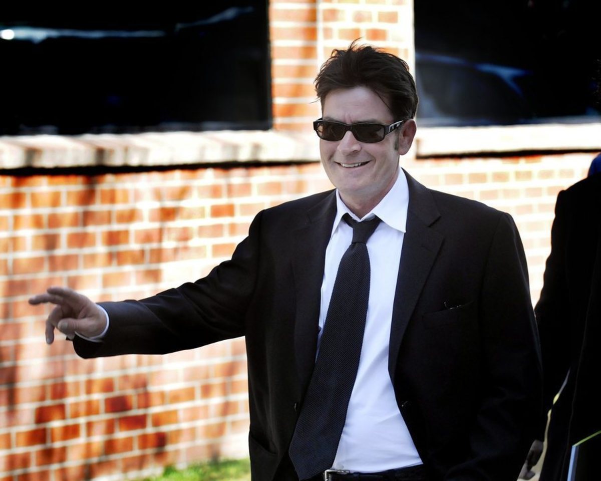 Η επιστροφή του Charlie Sheen μετά την αποκάλυψη πως είναι οροθετικός