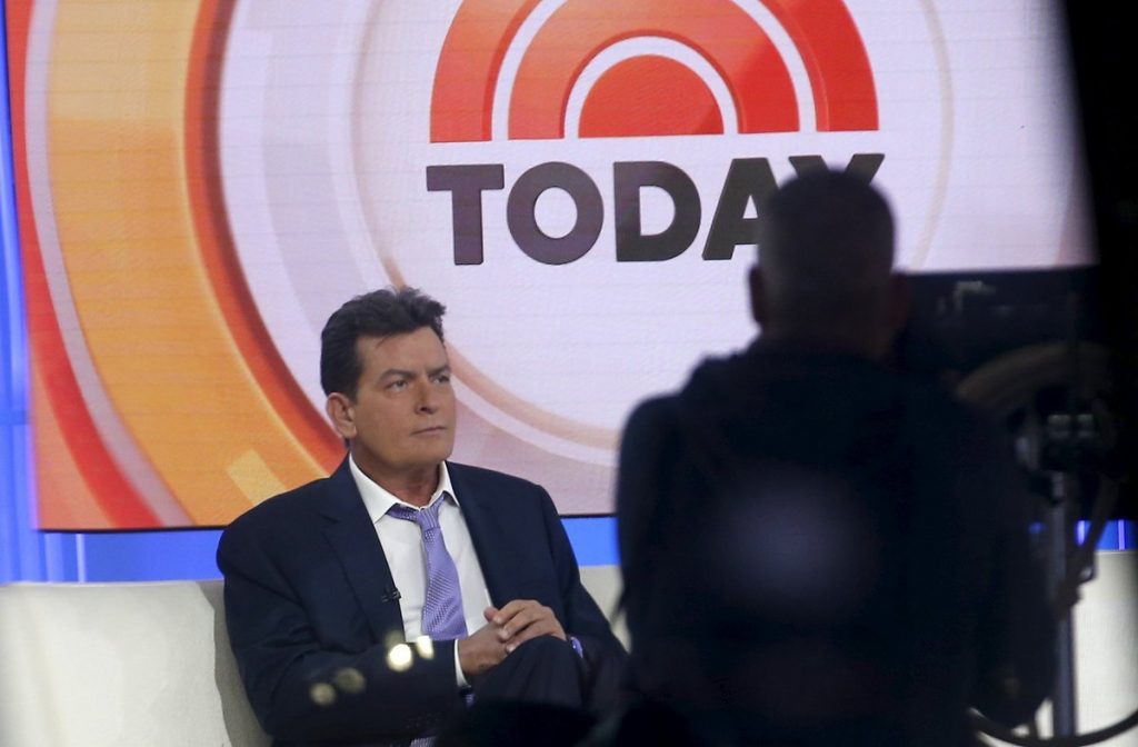 Charlie Sheen: Το AIDS κι εγώ! Αποκάλυψε ότι είναι οροθετικός