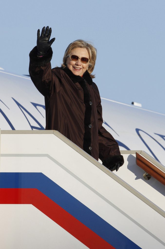 Η Χίλαρι Κλίντον έφτασε στη Ρωσία. ΦΩΤΟ REUTERS