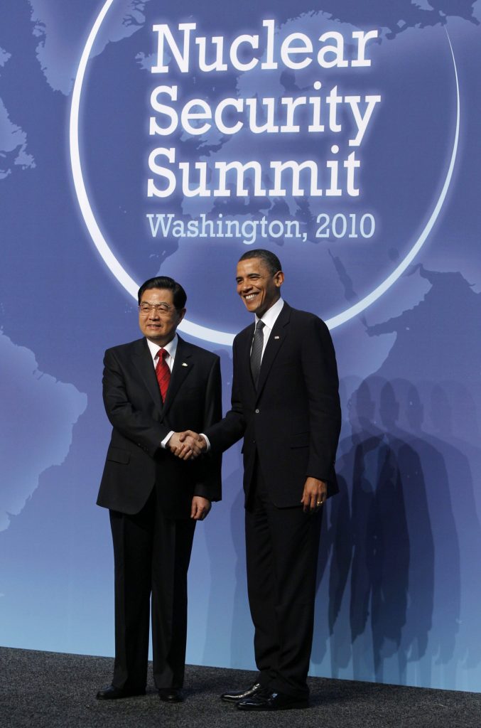 Ο αμερικανός πρόεδρος Μπαρακ Ομπάμα και ο κινέζος ομόλογος του Χου Ζιντάο. ΦΩΤΟ REUTERS