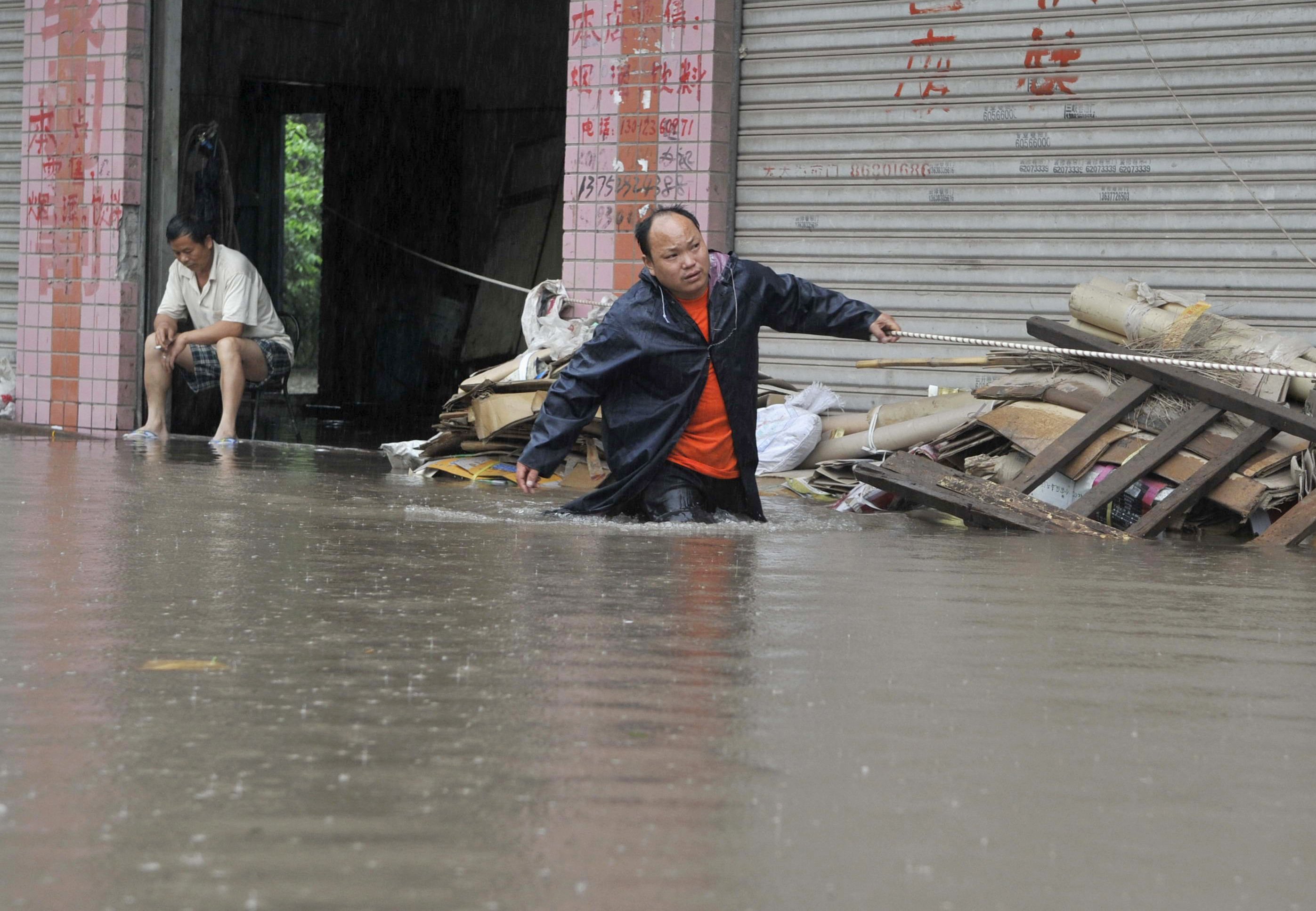 Πλημμύρες στην Ν. Κίνα: Πάνω απο 130 νεκροί